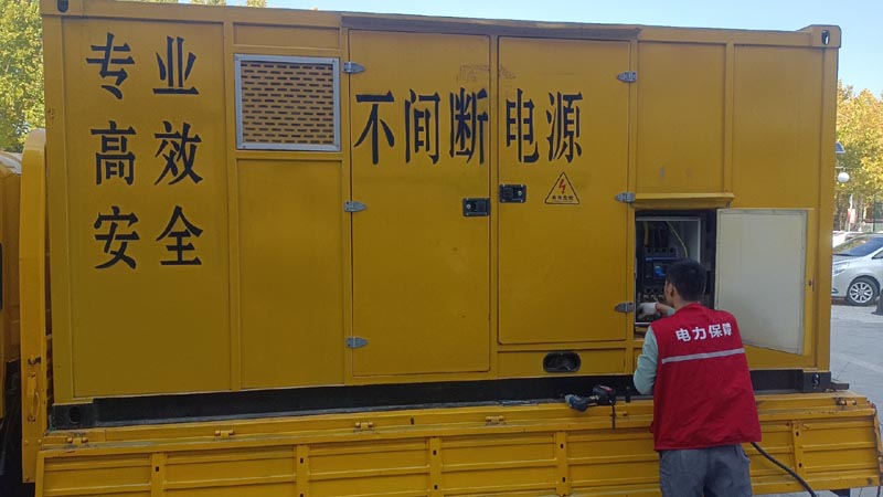平罗柴油发电机组和UPS电源配合使用时，如何避免切换过程中的电力中断？